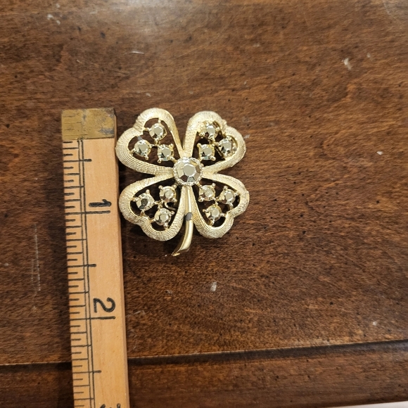 Vintage Shamrock Clover Gold Tone Brooch Pin - Picture 3 of 3